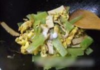 素炒鸡蛋香干莴笋的做法 步骤8