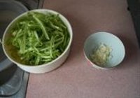 掠拌空心菜梗的做法 步骤2