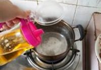 掠拌空心菜梗的做法 步骤3