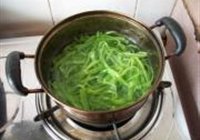 掠拌空心菜梗的做法 步骤4