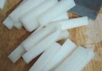 剁椒泡萝卜的做法 步骤2
