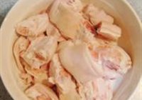 海带黄豆蒸猪蹄的做法 步骤1