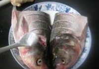 清蒸白鱼头的做法 步骤2