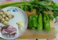 黄花菜草菇炒肉的做法 步骤2