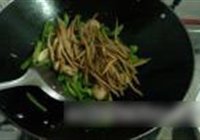 黄花菜草菇炒肉的做法 步骤15