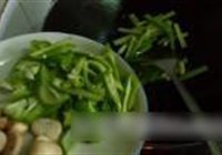 黄花菜草菇炒肉的做法 步骤11