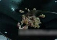 黄花菜草菇炒肉的做法 步骤6
