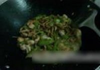黄花菜草菇炒肉的做法 步骤20