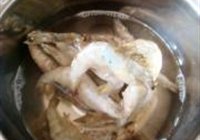白灼虾的做法 步骤1