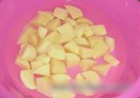 土豆炖鸡的做法 步骤3