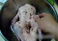 酥香樟茶鸭的做法 步骤4