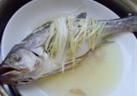 清蒸鲈鱼的做法 步骤6