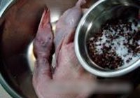 酥香樟茶鸭的做法 步骤3