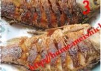 香酥鲫鱼的做法 步骤3