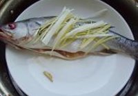 清蒸鲈鱼的做法 步骤5
