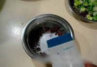 酥香樟茶鸭的做法 步骤2