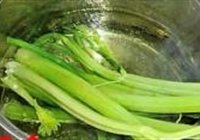 花生芹菜的做法 步骤3