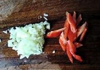 黄瓜拌皮蛋的做法 步骤4