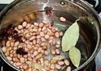 花生芹菜的做法 步骤2