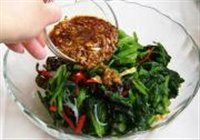 五彩菠菜的做法 步骤6