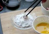 菠萝咕噜肉的做法 步骤3