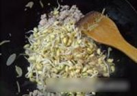 肉末咸菜黄豆芽的做法 步骤8