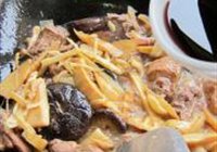 香菇鲜笋炖鸭的做法 步骤12