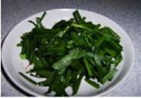 豆腐炒韭菜的做法 步骤2