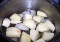 冰糖雪梨苹果汁的做法 步骤3
