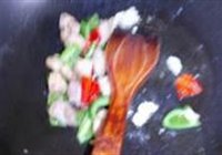 菠萝咕噜肉的做法 步骤8