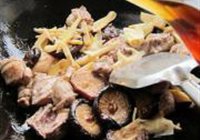 香菇鲜笋炖鸭的做法 步骤7