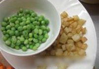 炒多彩丁的做法 步骤4