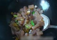 泡椒炒魔芋豆腐的做法 步骤5