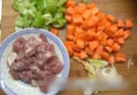 炒多彩丁的做法 步骤5