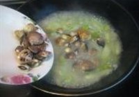 黄瓜豆瓣蛤蜊汤的做法 步骤5