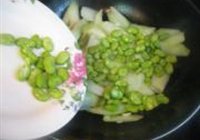 黄瓜豆瓣蛤蜊汤的做法 步骤3