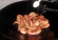 油爆虾的做法 步骤7