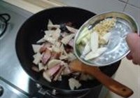 笋烧肉的做法 步骤3