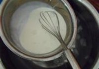 芒果鲜奶冰激凌的做法 步骤2