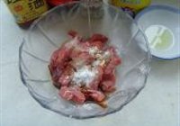 杭椒牛柳的做法 步骤2