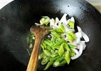 杭椒牛柳的做法 步骤7