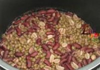 自制蜜豆冰沙的做法 步骤2