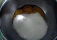 自制草莓冰淇淋的做法 步骤1