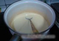 草莓果肉冰淇淋的做法 步骤3