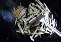 牛肉末炒茄丝的做法 步骤4