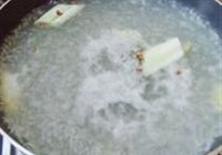 蒜泥白肉的做法 步骤2