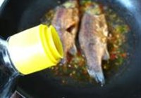湘江鲫鱼的做法 步骤6