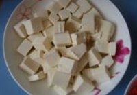 椒粒肉末烧豆腐的做法 步骤1