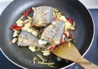 干烧刨盐鱼的做法 步骤6