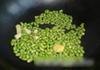 青豆炒鸡胗的做法 步骤7